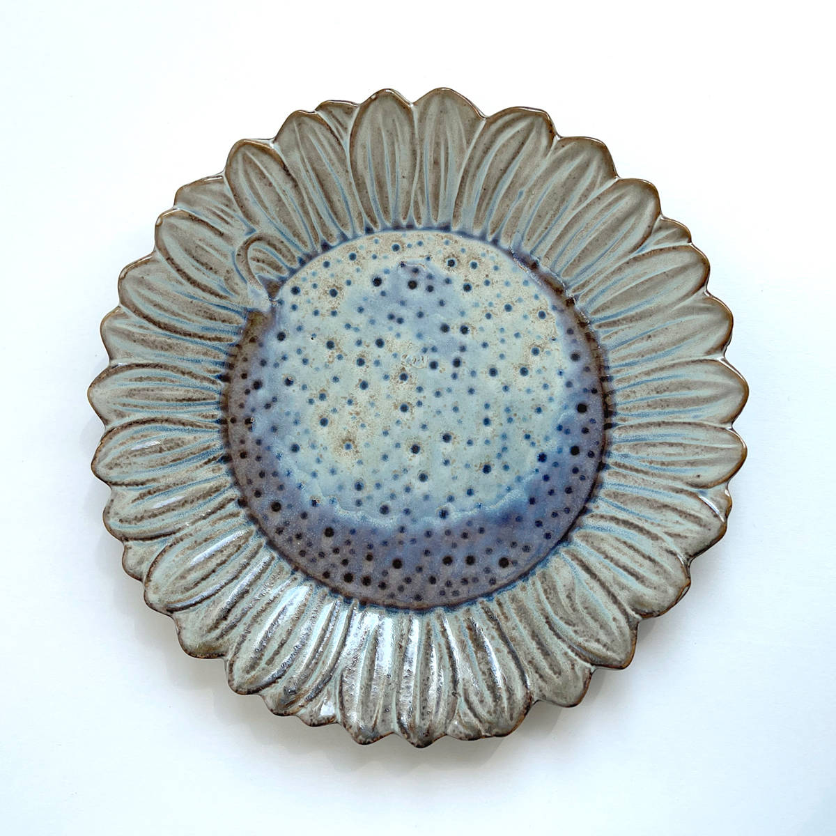 Creative Co-Op Stoneware Flower Shaped Plate