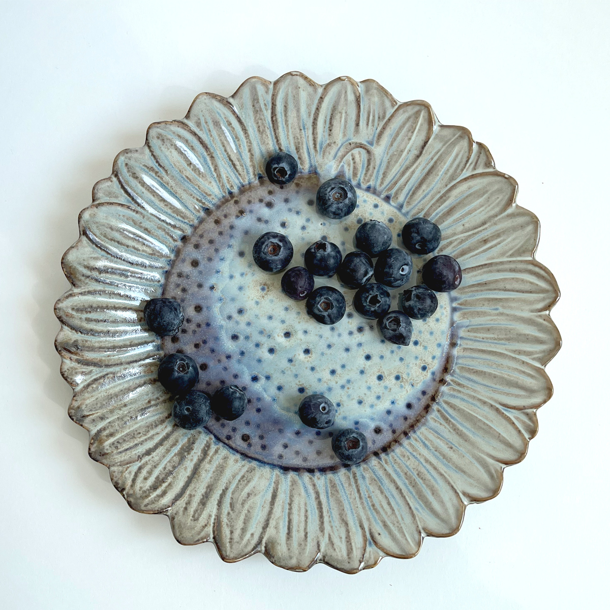 Creative Co-Op Stoneware Flower Shaped Plate